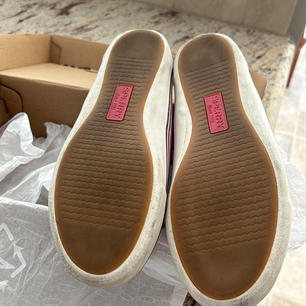 Ladies Sperryās - Picture 2 of 3